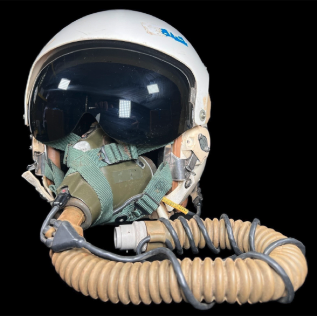 Military flight helmet